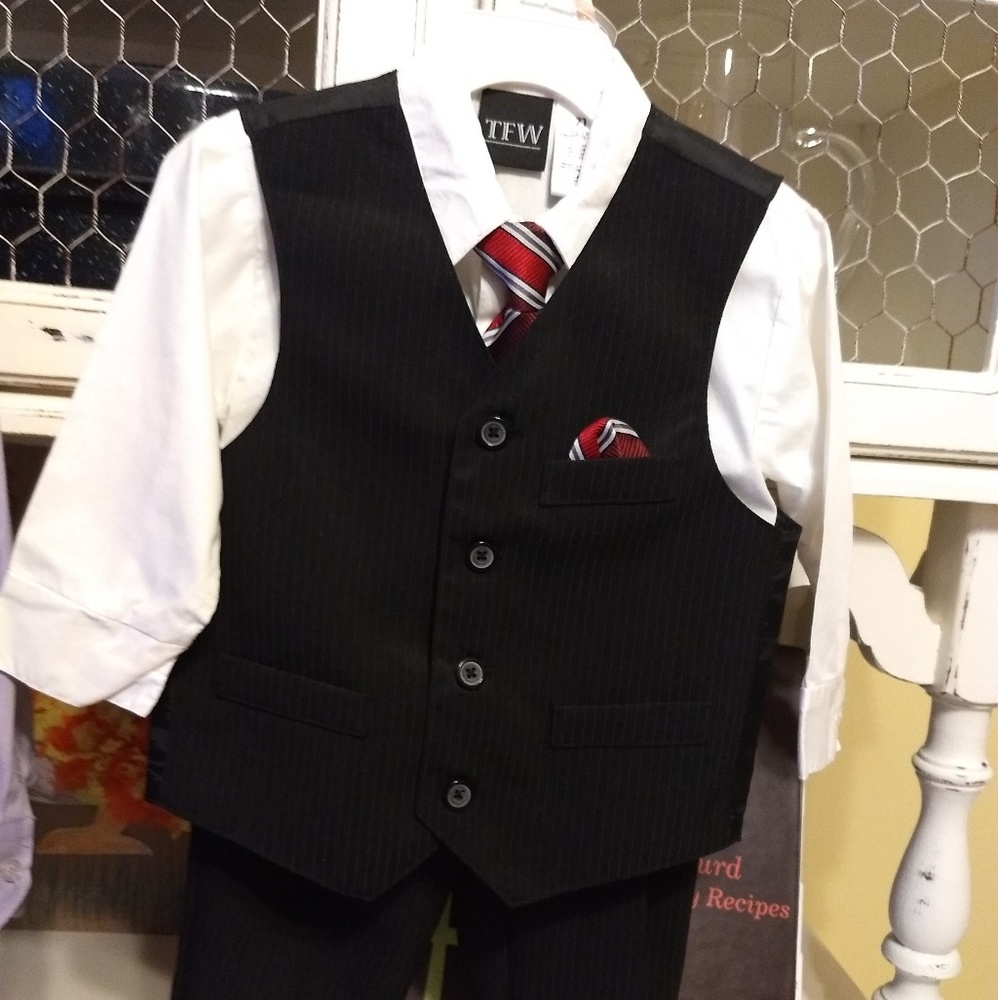 4 Piece Boys 2t Suit
